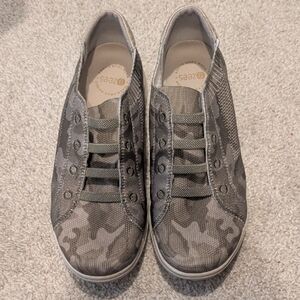 Bzees Camo Slip-On Shoe - Logo Insole